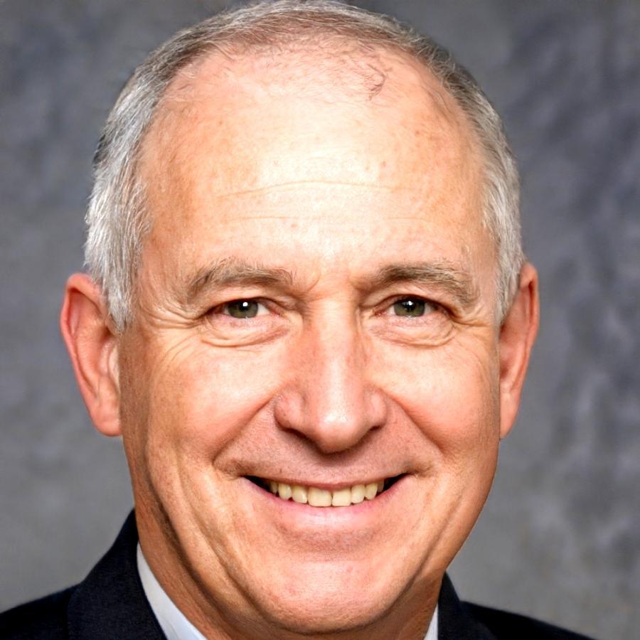 Portrait von Tobias Brenner, Geschäftsführer und Senior Finanzberater